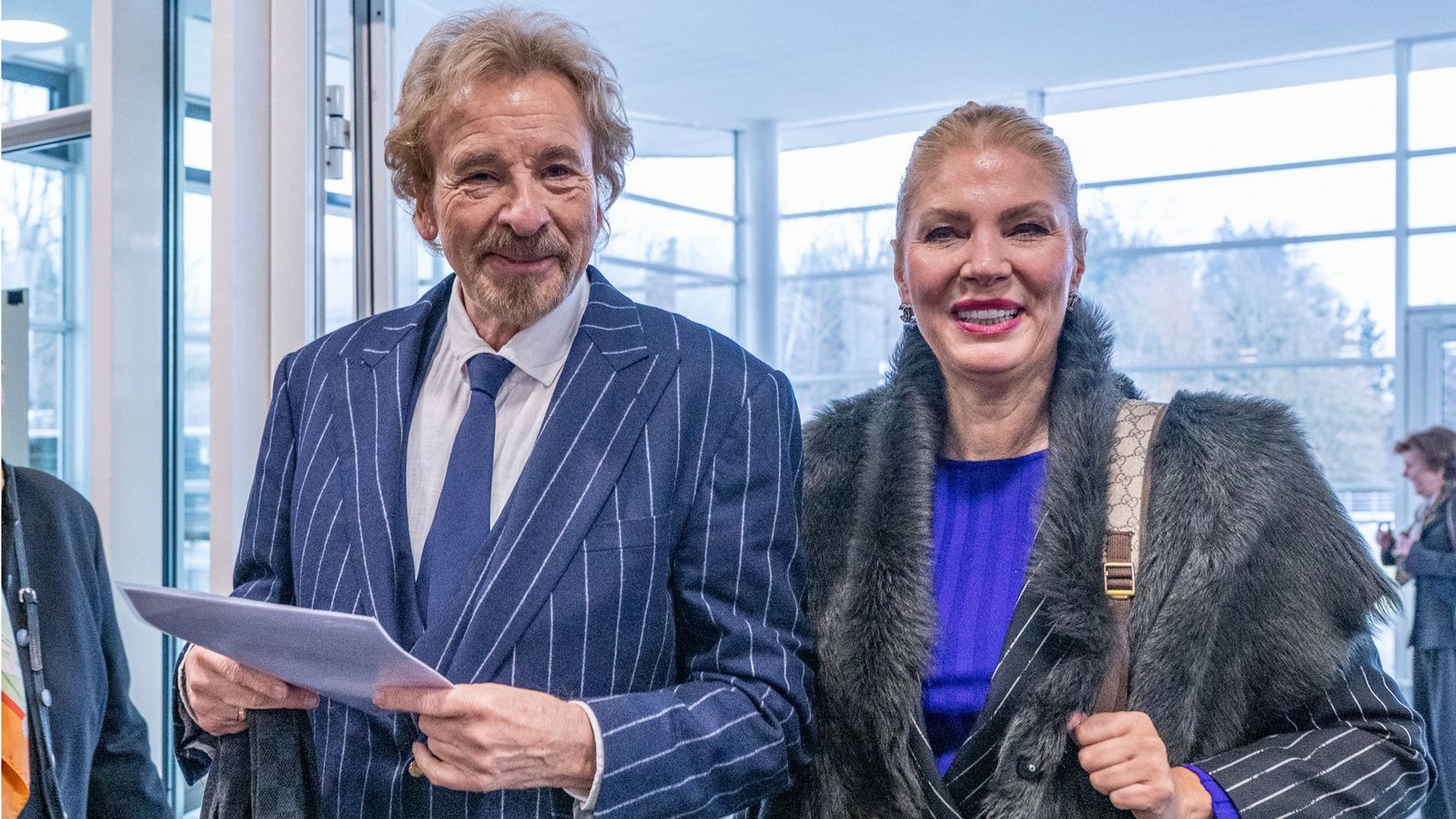 Leicht abgemagert und im Gesicht etwas gezeichnet: Thomas Gottschalk mit Gattin.Foto: Armin Weigel/dpa Leicht abgemagert und im Gesicht etwas gezeichnet: Thomas Gottschalk mit Gattin.Foto: Armin Weigel/dpa