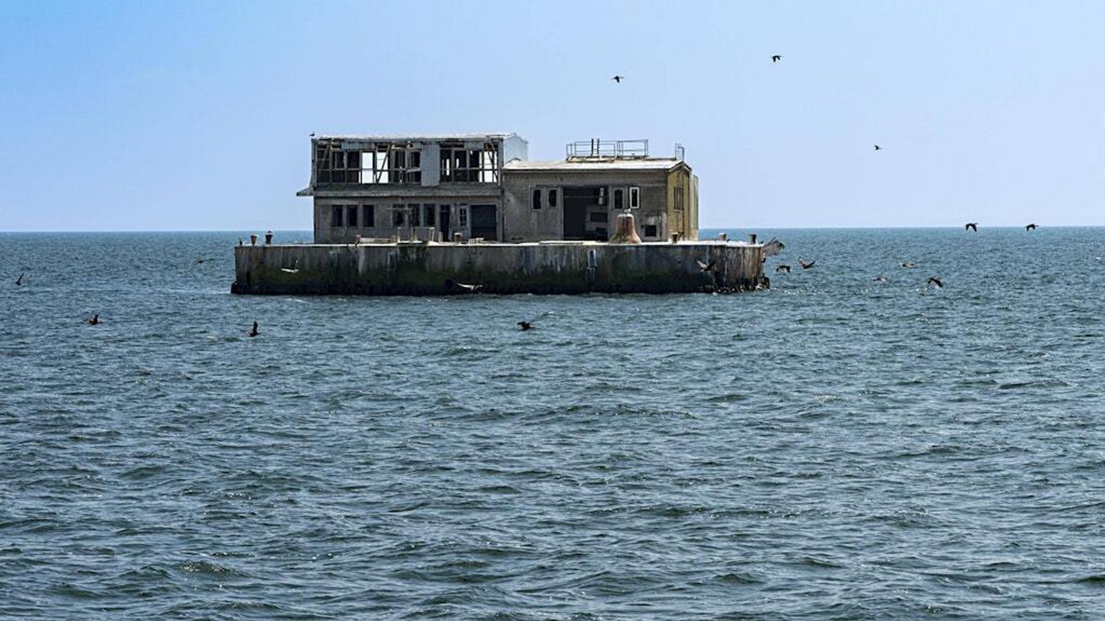 Am 4. Juni wird diese ungewöhnliche Immobilie, eine ehemalige NVA-Marinestation, in Hamburg von der Norddeutschen Grundstücksauktionen AG versteigert. Startpreis: 39.000 Euro.Foto: Imago/Imagebroker Am 4. Juni wird diese ungewöhnliche Immobilie, eine ehemalige NVA-Marinestation, in Hamburg von der Norddeutschen Grundstücksauktionen AG versteigert. Startpreis: 39.000 Euro.Foto: Imago/Imagebroker