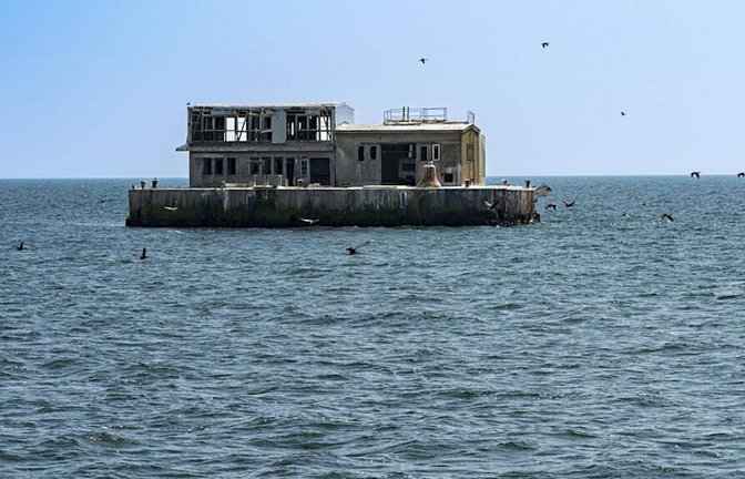 Am 4. Juni wird diese ungewöhnliche Immobilie, eine ehemalige NVA-Marinestation, in Hamburg von der Norddeutschen Grundstücksauktionen AG versteigert. Startpreis: 39.000 Euro.<span class='image-autor'>Foto: Imago/Imagebroker</span>