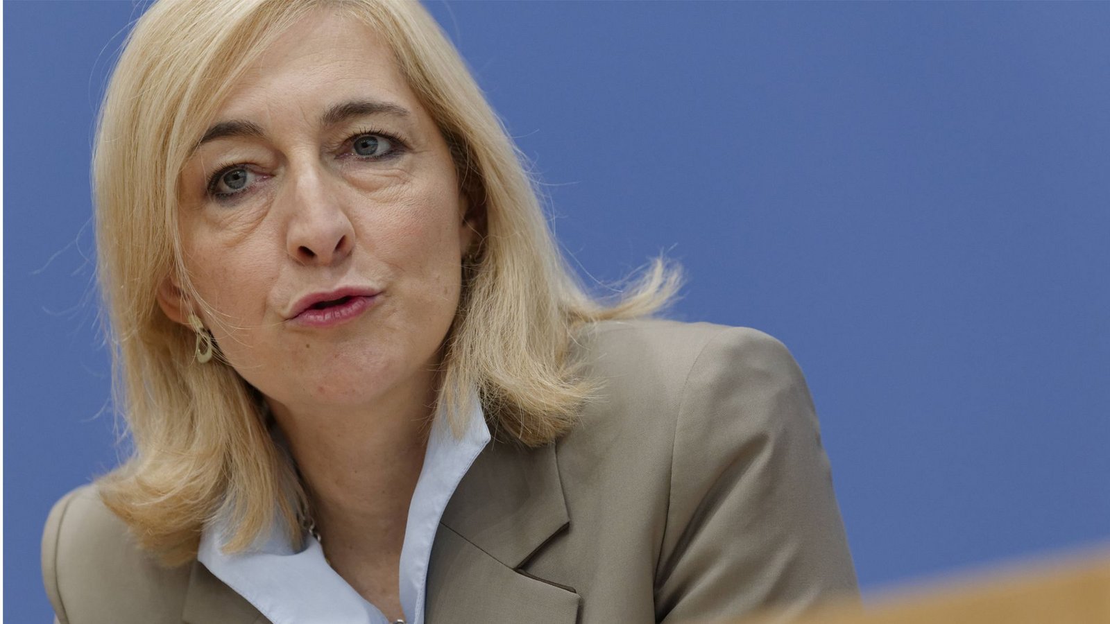 Gesundheitsministerin Nina Warken (CDU) hofft auf Unterstützung durch die Pflegekommission.Foto: IMAGO/Jürgen Heinrich