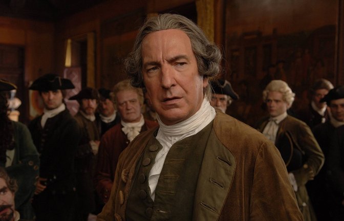 Antoine Richis (Alan Rickman) will Jean-Baptiste Grenouille stellen.<span class='image-autor'>Foto: IMAGO / EntertainmentPictures</span>