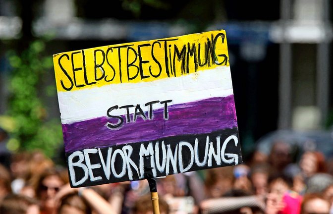 Viele nicht heteronormative Menschen fordern mehr Selbstbestimmung und mehr Freiheit.<span class='image-autor'>Foto: imago/Müller-Stauffenberg</span>