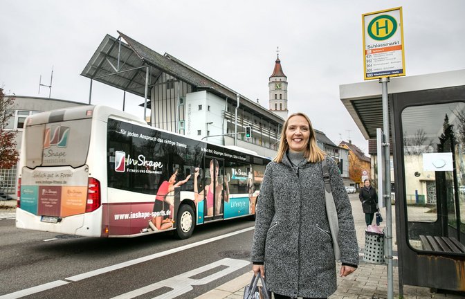 Pia Kröhnert auf dem Weg nach der Arbeit nach Hause – mit dem Bus auch abseits der ganz großen Pendlerstrecken.<span class='image-autor'>Foto: Ines Rudel/Ines Rudel</span>