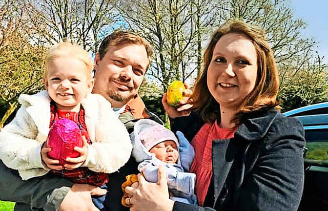 Robert und Constanze Keller mit ihren Töchtern Eleanor (links) und Emilia.<span class='image-autor'>Foto: privat/privat</span>