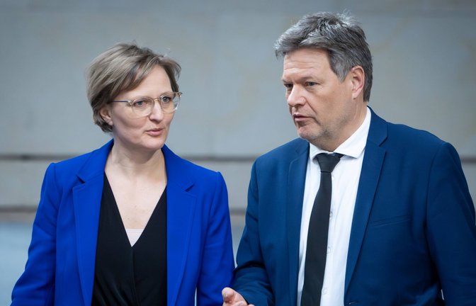 Die grüne Bundestagsabgeordnete Franziska Brantner (links) ist parlamentarische Staatssekretärin im Wirtschaftsministerium von Robert Habeck.<span class='image-autor'>Foto: IMAGO/Political-Moments/IMAGO</span>