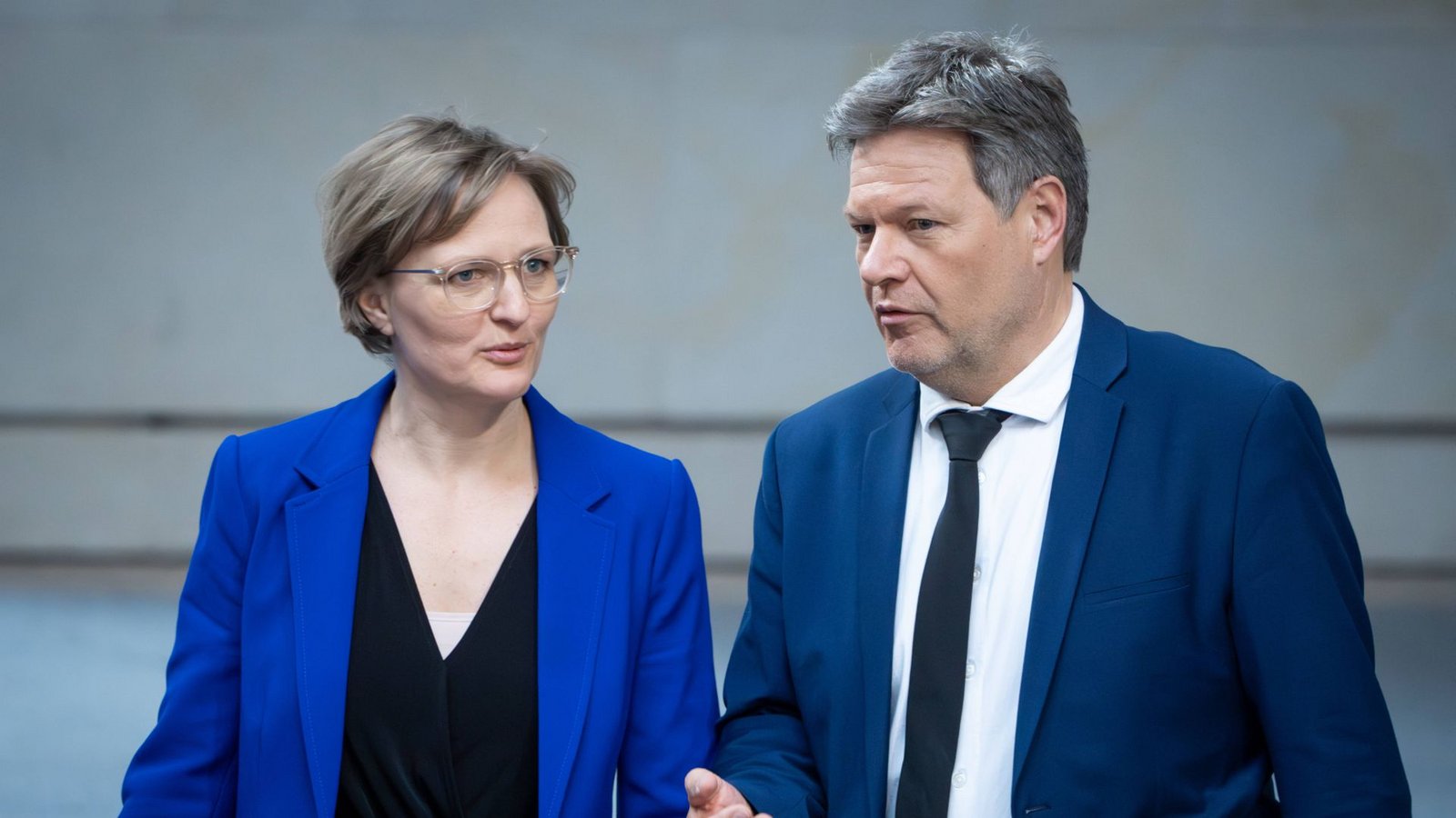 Die grüne Bundestagsabgeordnete Franziska Brantner (links) ist parlamentarische Staatssekretärin im Wirtschaftsministerium von Robert Habeck.Foto: IMAGO/Political-Moments/IMAGO Die grüne Bundestagsabgeordnete Franziska Brantner (links) ist parlamentarische Staatssekretärin im Wirtschaftsministerium von Robert Habeck.Foto: IMAGO/Political-Moments/IMAGO
