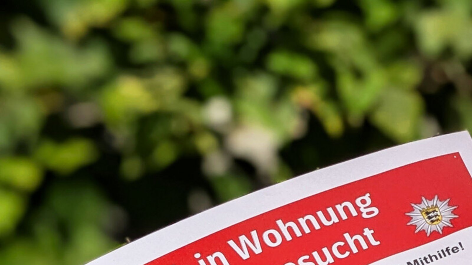 In der Nachbarschaft im Stadtteil Lenzhalde im Stuttgarter Norden wird auch mit Plakaten und Flugblättern gefahndet.Foto: Wolf-Dieter Obst In der Nachbarschaft im Stadtteil Lenzhalde im Stuttgarter Norden wird auch mit Plakaten und Flugblättern gefahndet.Foto: Wolf-Dieter Obst
