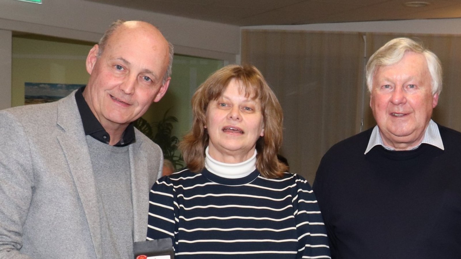 Doris Öhler und Richard Schweininger bedankten sich bei Frank Kontermann von der Sozialstation (links) für die gute Zusammenarbeit. Foto: Gergen Doris Öhler und Richard Schweininger bedankten sich bei Frank Kontermann von der Sozialstation (links) für die gute Zusammenarbeit. Foto: Gergen