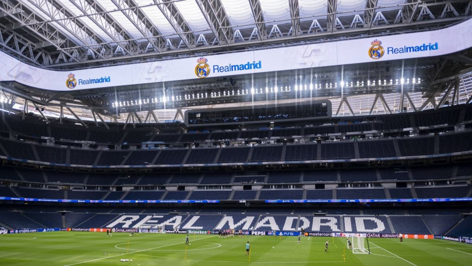 Kushtrim Lushtaku vergleicht den Rasen im Frankenstadion gerne mit dem Grün im legendären Estadio Santiago Bernabeu in Madrid.www.imago-images.de Kushtrim Lushtaku vergleicht den Rasen im Frankenstadion gerne mit dem Grün im legendären Estadio Santiago Bernabeu in Madrid.www.imago-images.de
