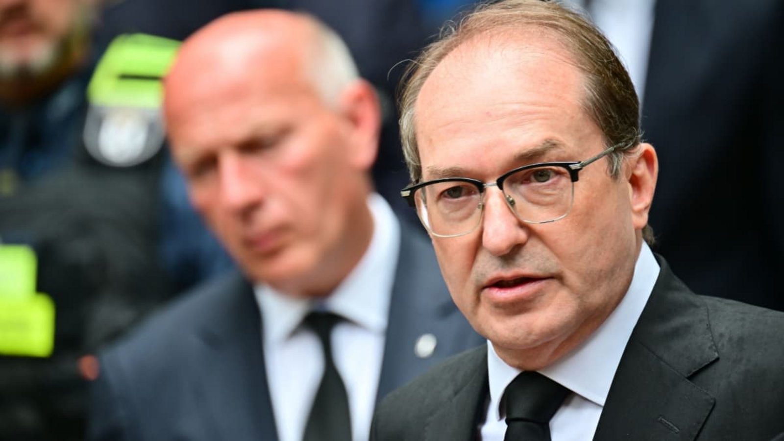 Bundesinnenminister Alexander Dobrindt (CSU) will das Jugendstrafrecht so einschränken, dass es nicht mehr bei erwachsenen Gefährdern angewendet werden darf, wie es beim CSD-Attentäter offenbar passiert war.Sebastian Gollnow/dpa Bundesinnenminister Alexander Dobrindt (CSU) will das Jugendstrafrecht so einschränken, dass es nicht mehr bei erwachsenen Gefährdern angewendet werden darf, wie es beim CSD-Attentäter offenbar passiert war.Sebastian Gollnow/dpa