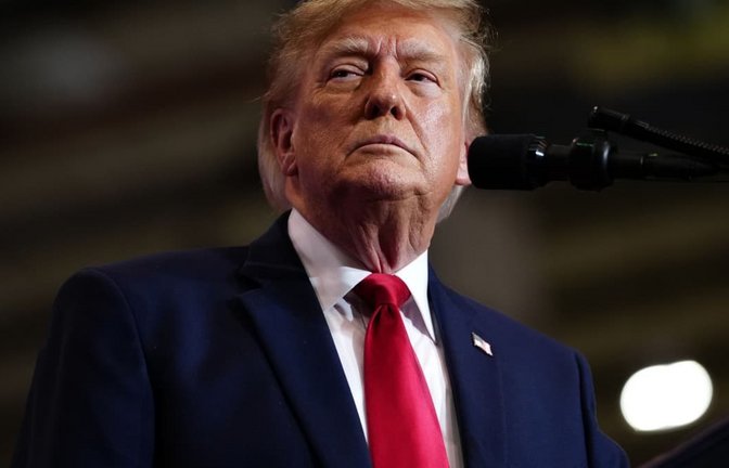 Donald Trump bei einer Rede in South Carolina. Sein freundlicher Umgang mit Putin stößt in der eigenen Partei auf heftige Reaktionen.<span class='image-autor'>Julia Demaree Nikhinson/AP/dpa</span>
