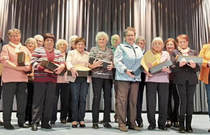 Die Geehrten für 40, 50 und 60 Jahre Mitgliedschaft beim TSV Großglattbach.  Foto: p