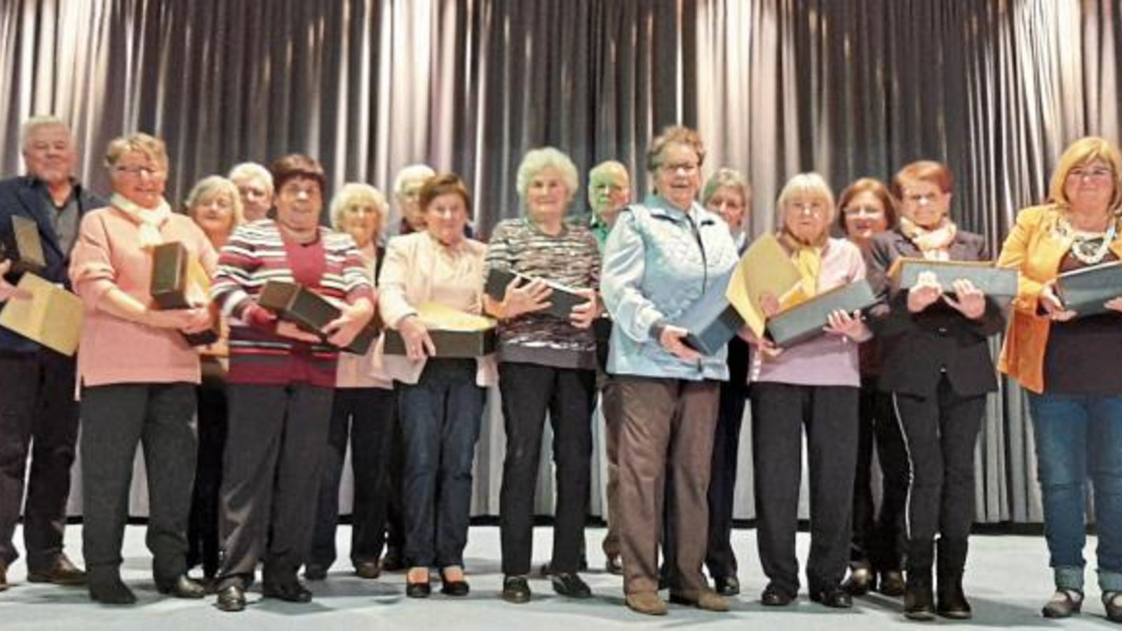 Die Geehrten für 40, 50 und 60 Jahre Mitgliedschaft beim TSV Großglattbach. Foto: p Die Geehrten für 40, 50 und 60 Jahre Mitgliedschaft beim TSV Großglattbach. Foto: p
