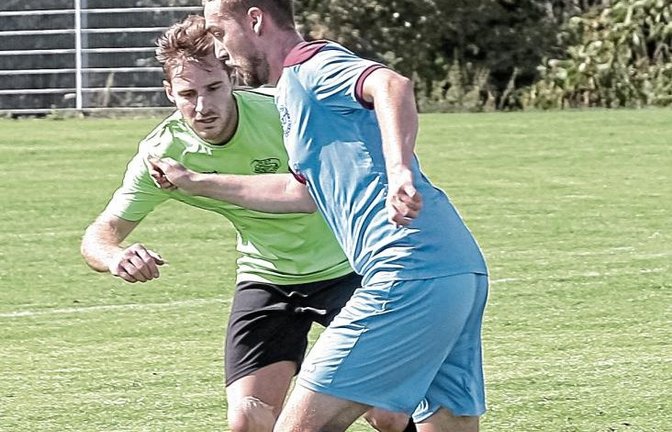 Lukas Strauß (vorne) hatte gestern das Nachsehen in Nussdorf mit Lukas Wizemann. Foto: Simecek