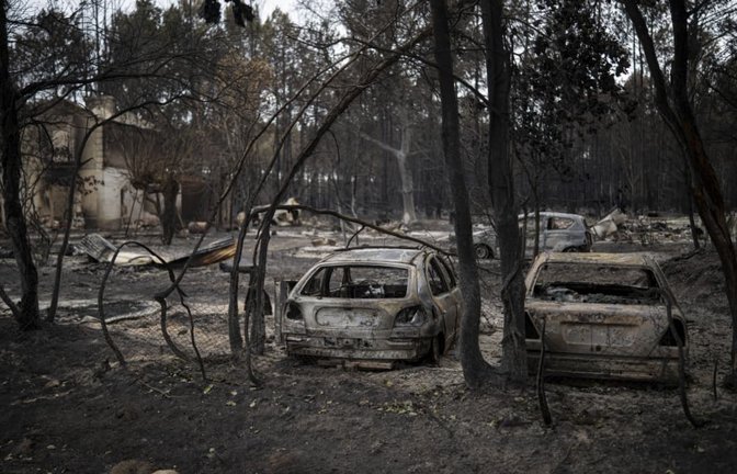 Durch die Feuer ausgebrannte Autos auf einem Campingplatz bei Le Porge.<span class='image-autor'>Imago/Anadolu Agency</span>