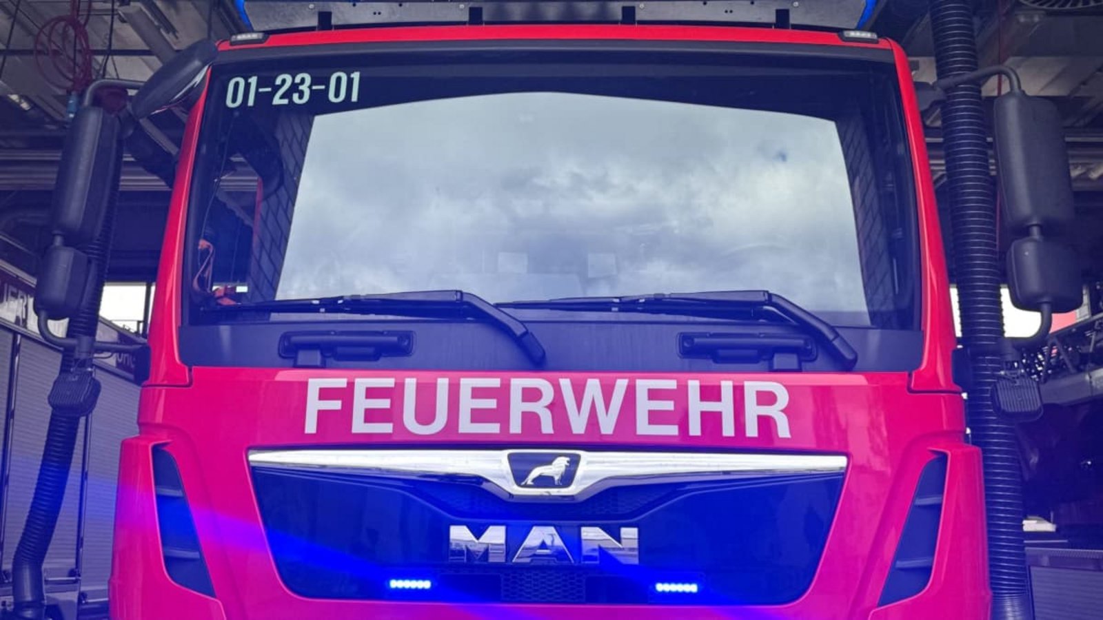 Das Feuer brach vermutlich aufgrund eines technischen Defekts aus. (Symbolbild)Sabina Crisan/dpa