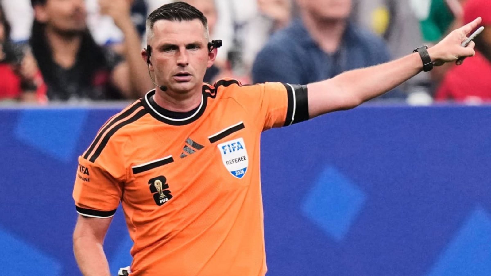 Der Engländer Michael Oliver pfeift das Viertelfinale Spanien gegen Belgien bei der Fußball-WM 2026.Ashley Landis/AP/dpa