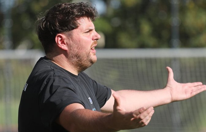 FC-Trainer Daniel Bersaglio haderte mit der Leistung im zweiten Durchgang, am Ende reichte es dennoch für den ersten Dreier.<span class='image-autor'>Andreas Gorr</span>
