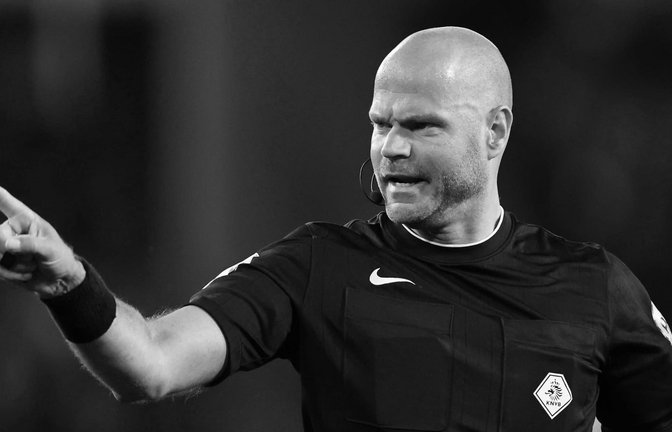 Der niederländische Fußball trauert um Top-Schiedsrichter Rob Dieperink. (Archivbild)<span class='image-autor'>Maurice Van Steen/ANP/dpa</span>