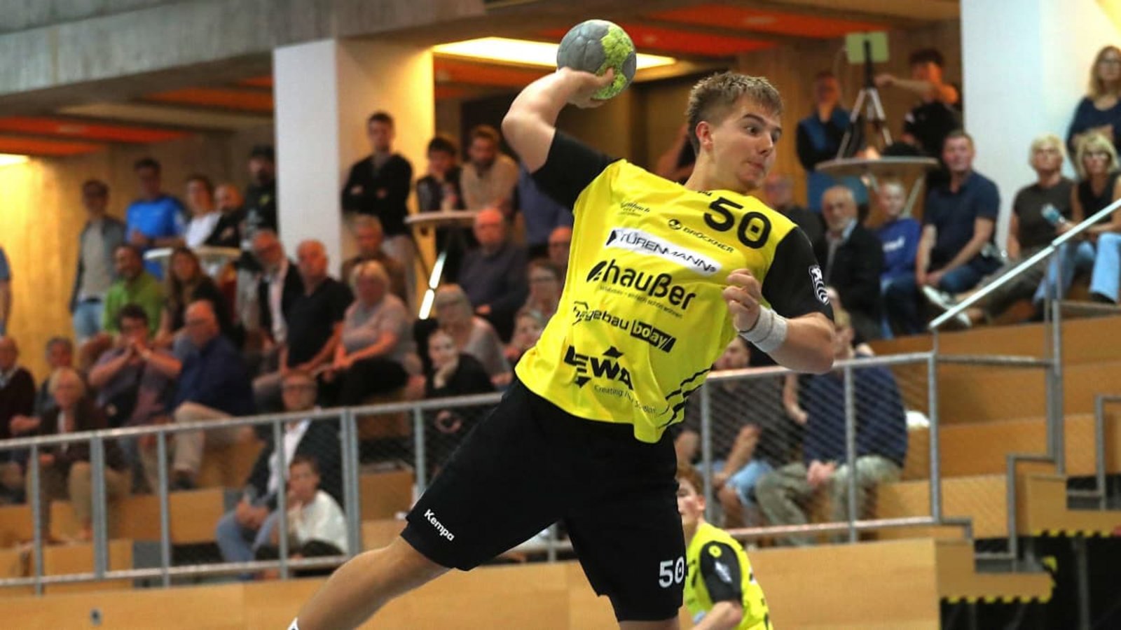 Das späte Führungstor von Julius Träger reichte den SV-Handballern nicht zum Sieg.Andreas Gorr Das späte Führungstor von Julius Träger reichte den SV-Handballern nicht zum Sieg.Andreas Gorr