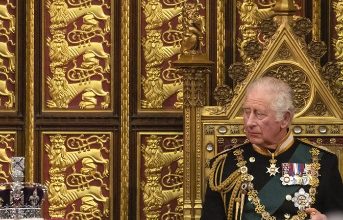 Noch liegt die Krone neben ihm: Thronfolger Charles bei der formales Eröffnung des britischen Parlaments.<span class='image-autor'>Foto: Dan Kitwood/PA Wire/dpa</span>