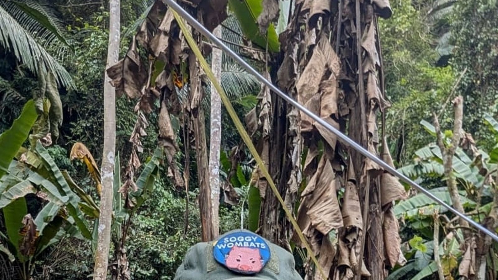 Höhlentaucher Josh Richards ist in Laos, um die Mission zu unterstützen. Er entdeckte nun ein Loch im Berg, das zu zwei Vermissten führen könnte.Foto: Josh Richards/dpa Höhlentaucher Josh Richards ist in Laos, um die Mission zu unterstützen. Er entdeckte nun ein Loch im Berg, das zu zwei Vermissten führen könnte.Foto: Josh Richards/dpa