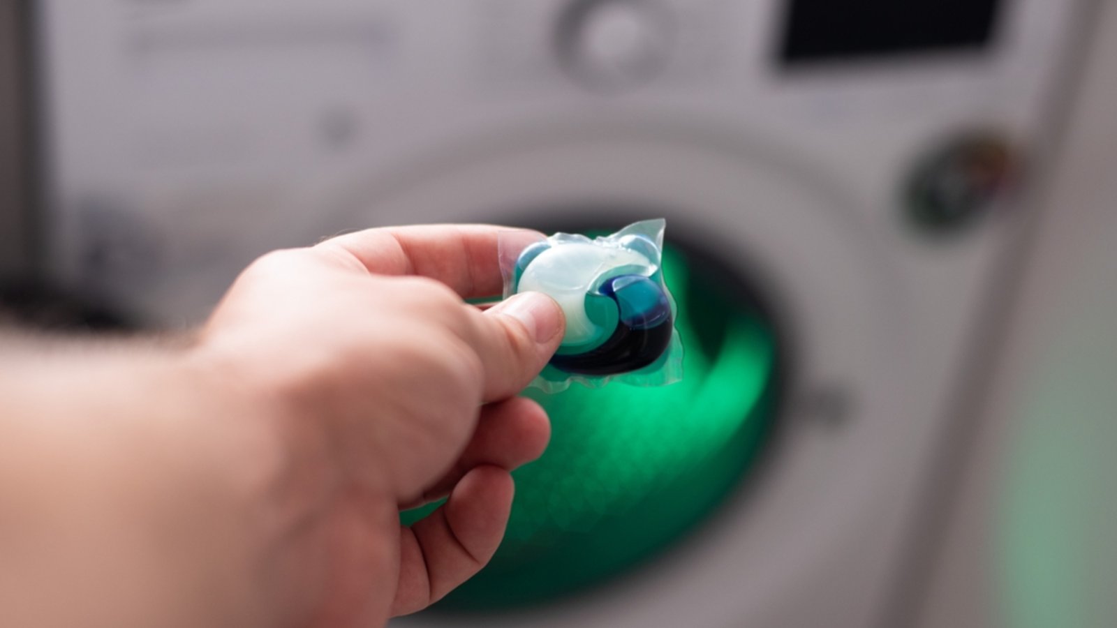 So reinigen Sie die Waschmaschine mit Spülmaschinentabs.Foto: valphotos / shutterstock.com So reinigen Sie die Waschmaschine mit Spülmaschinentabs.Foto: valphotos / shutterstock.com