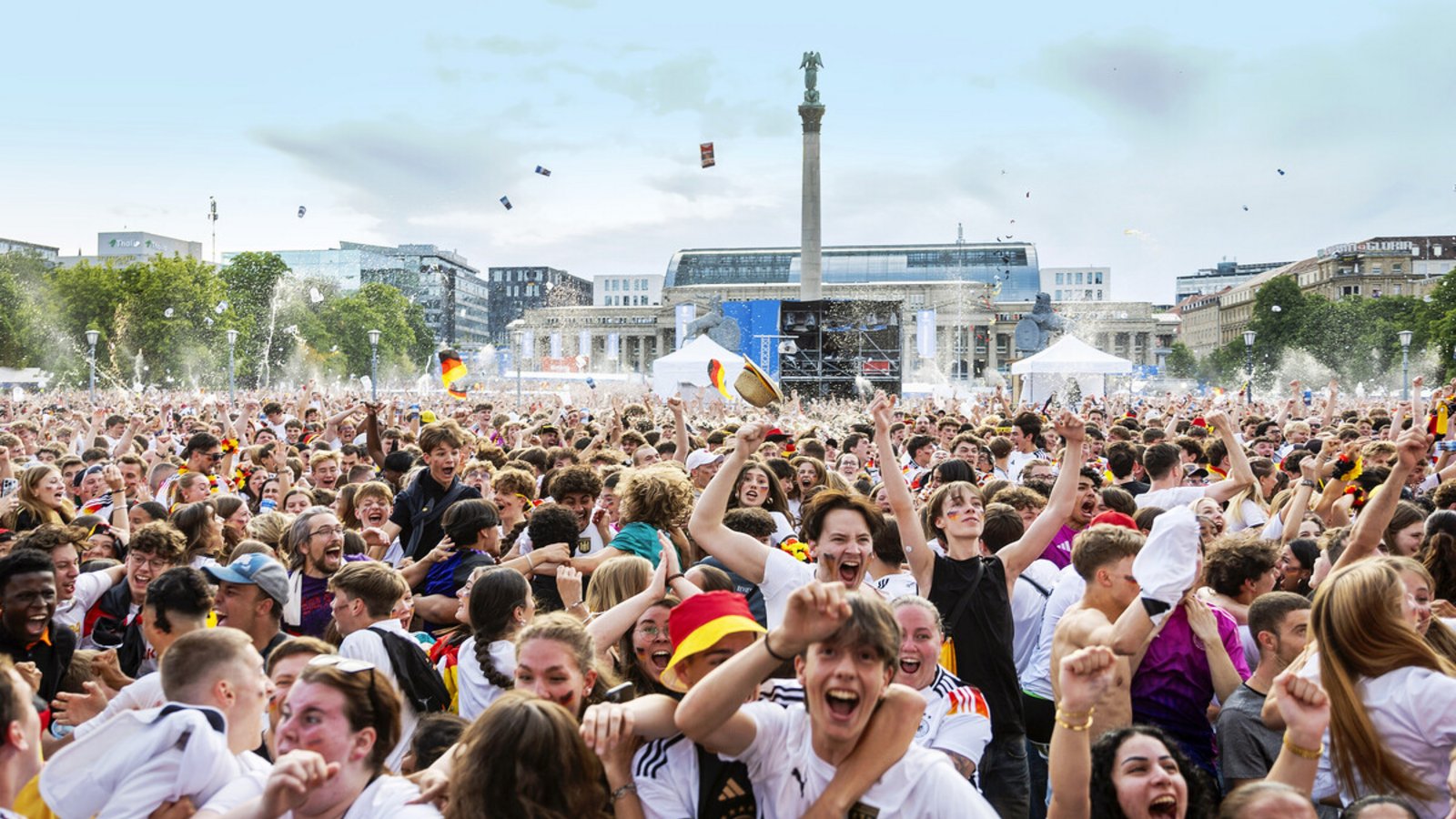 So war es bei Fußball-EM 2024: Public Viewing auf dem Schlossplatz.Foto: Lichtgut/Julian Rettig