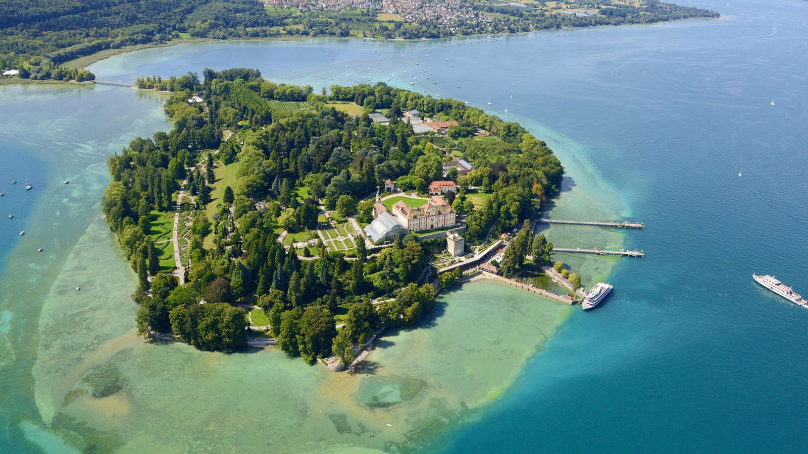 Auf der Blumeninsel Mainau findet noch bis zum Muttertag die farbenfrohe Orchideenausstellung im Palmenhaus statt.Foto: Insel Mainau/Peter Allgaier