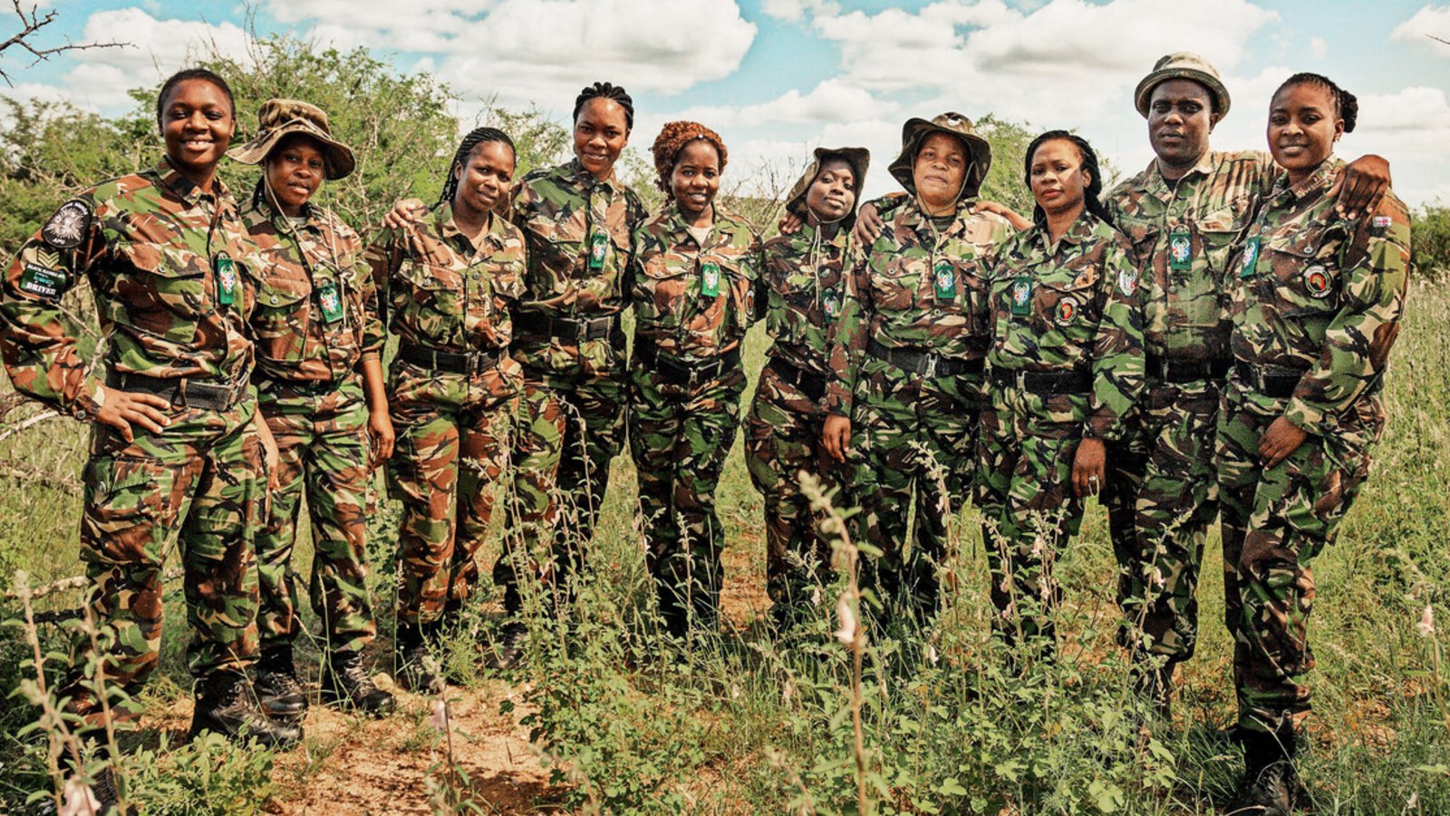 Die Black Mambas – eine rein weibliche Rangereinheit in Südafrika. Dritte von rechts ist Officer Collet Ngobeni.Foto: Derius Erasmus www.3destudios.com