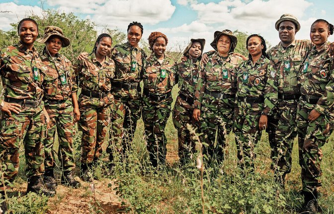 Die Black Mambas – eine rein weibliche Rangereinheit in Südafrika. Dritte von rechts ist Officer Collet Ngobeni.<span class='image-autor'>Foto: Derius Erasmus www.3destudios.com</span>