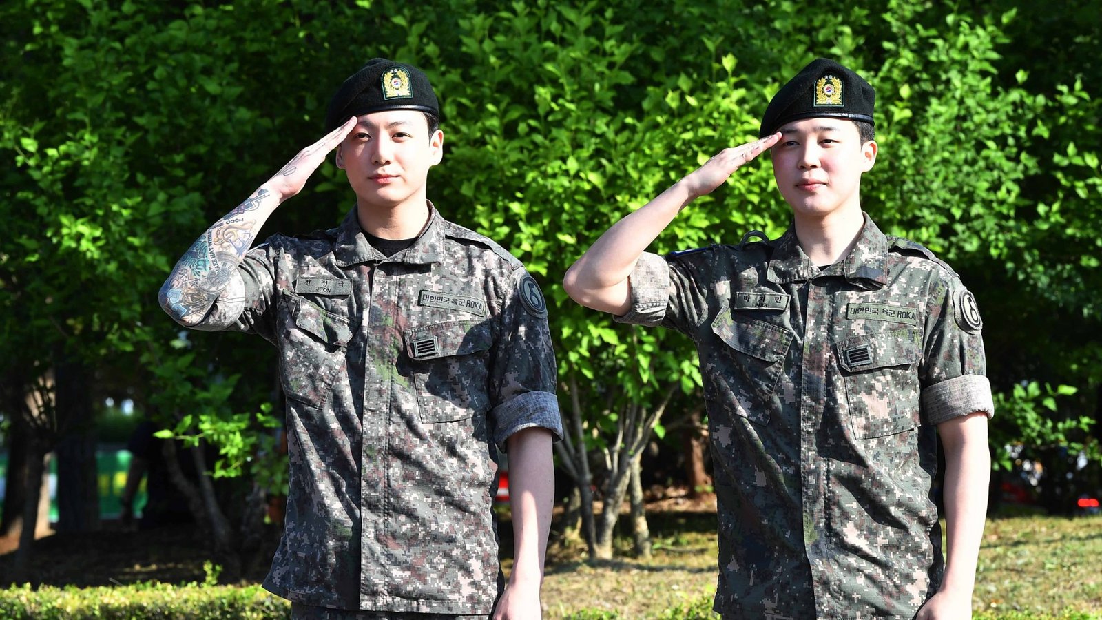 Jungkook (l.) und Jimin von BTS wurden aus dem Militärdienst entlassen.Foto: IMAGO / Matrix Images Jungkook (l.) und Jimin von BTS wurden aus dem Militärdienst entlassen.Foto: IMAGO / Matrix Images