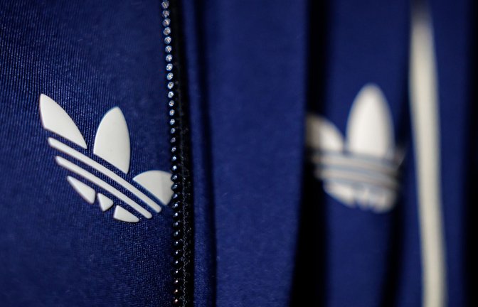 Trotz einer komplizierten Weltlage hat der Sportartikelkonzern Adidas eines der besten Quartale der Firmengeschichte hingelegt (Archivbild).<span class='image-autor'>Foto: Daniel Karmann/dpa</span>