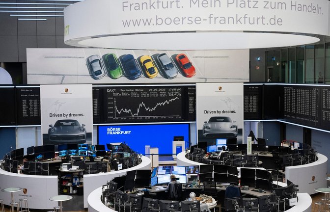 Der für den Porsche-Börsengang fertig dekorierte Handelssaal der Deutschen Börse in Frankfurt.<span class='image-autor'>Foto: Boris Roessler/dpa</span>