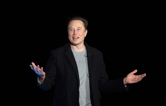 Elon Musk will Twitter nun doch nicht mehr kaufen.<span class='image-autor'>Foto: AFP/JIM WATSON</span>