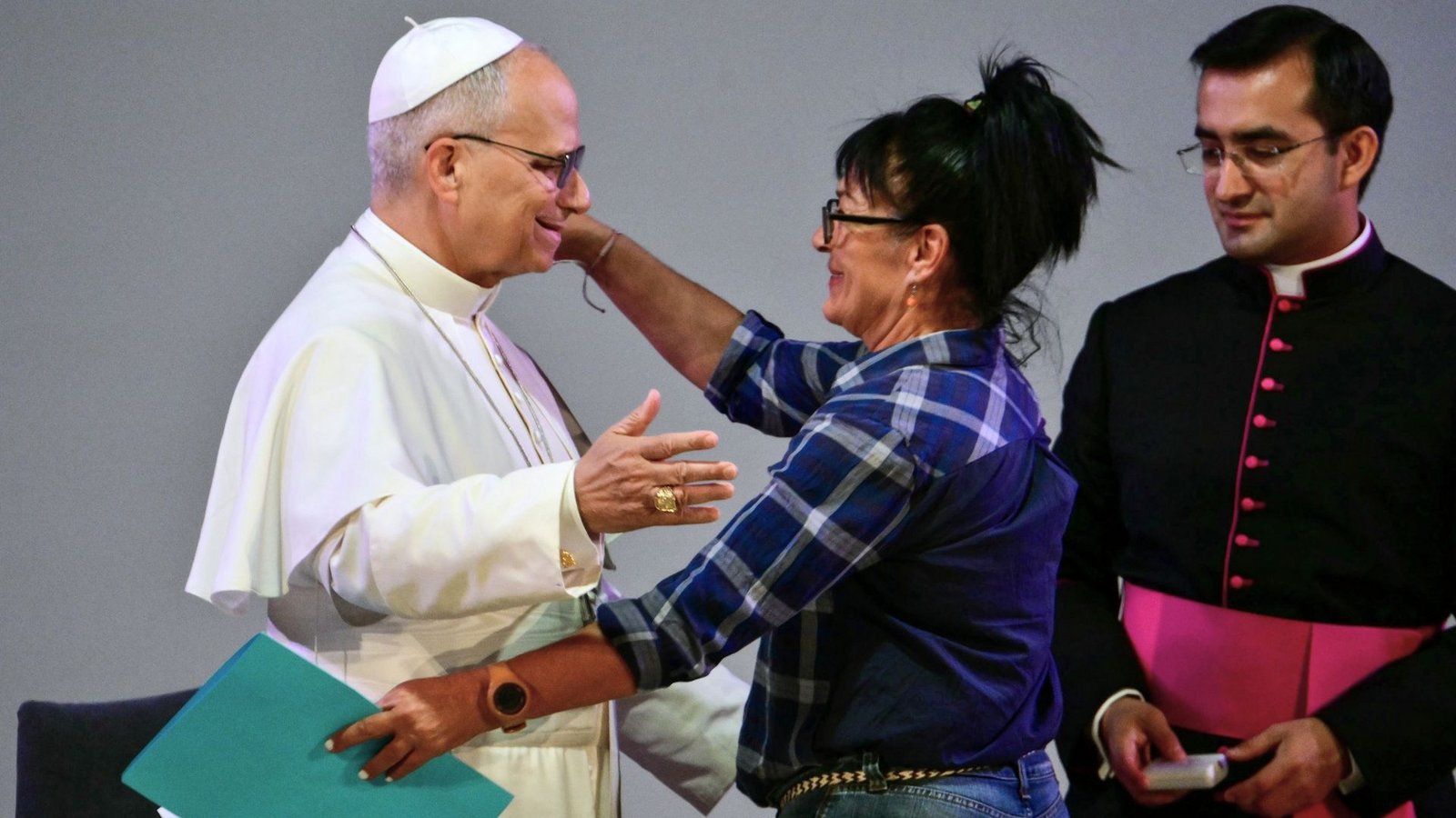 "Jeder Mensch ist würdig", sagte der Papst zu den Häftlingen.Foto: Stefano Rellandini/AFP Pool via /AFP POOL/AP/dpa "Jeder Mensch ist würdig", sagte der Papst zu den Häftlingen.Foto: Stefano Rellandini/AFP Pool via /AFP POOL/AP/dpa