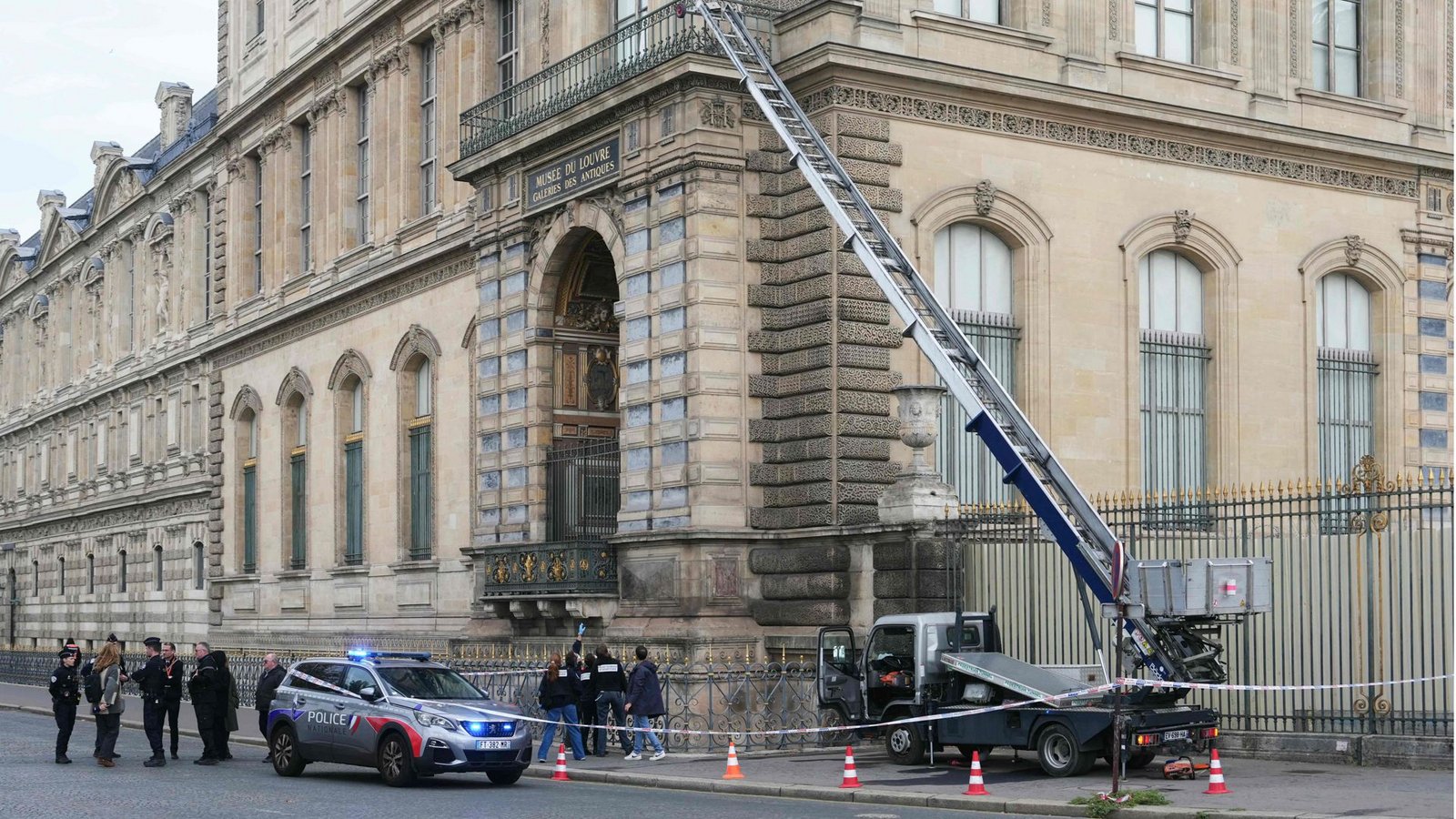 Ermittlungen nach dem Einsatz vom Raum am 19. Oktober (Archivbild)Foto: AFP/DIMITAR DILKOFF Ermittlungen nach dem Einsatz vom Raum am 19. Oktober (Archivbild)Foto: AFP/DIMITAR DILKOFF
