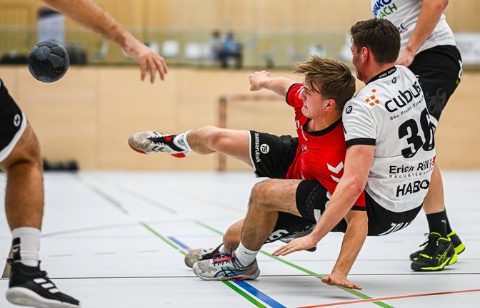 Adrian Baumann (Mitte) wird dem HC Metter-Enz mit seiner Zweikampfstärke am Wochenende fehlen. <span class='image-autor'>Foto: Krause</span>