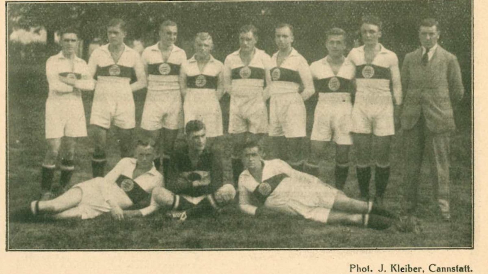 Das erste Mannschaftsfoto des VfB im Brustring. Es datiert vom 13. September 1925.Archiv VfB Stuttgart