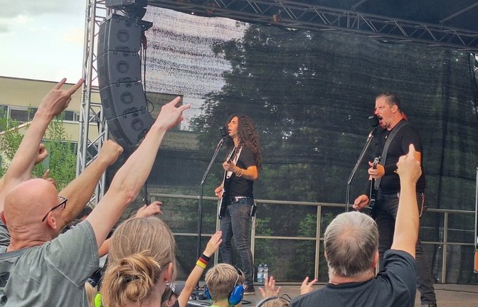 Die Metallica-Klassiker, die SaD am Mittwochabend anstimmen, kommen beim Vaihinger Publikum offenbar bestens an.  <span class='image-autor'>Foto: Banholzer</span>