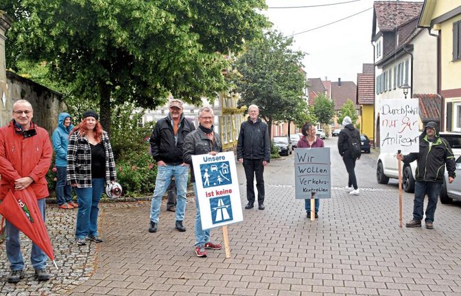 Mehrere Beinahe-Unfälle sollen sich laut Anwohnern bereits erreignet haben.  Foto: Stahlfeld