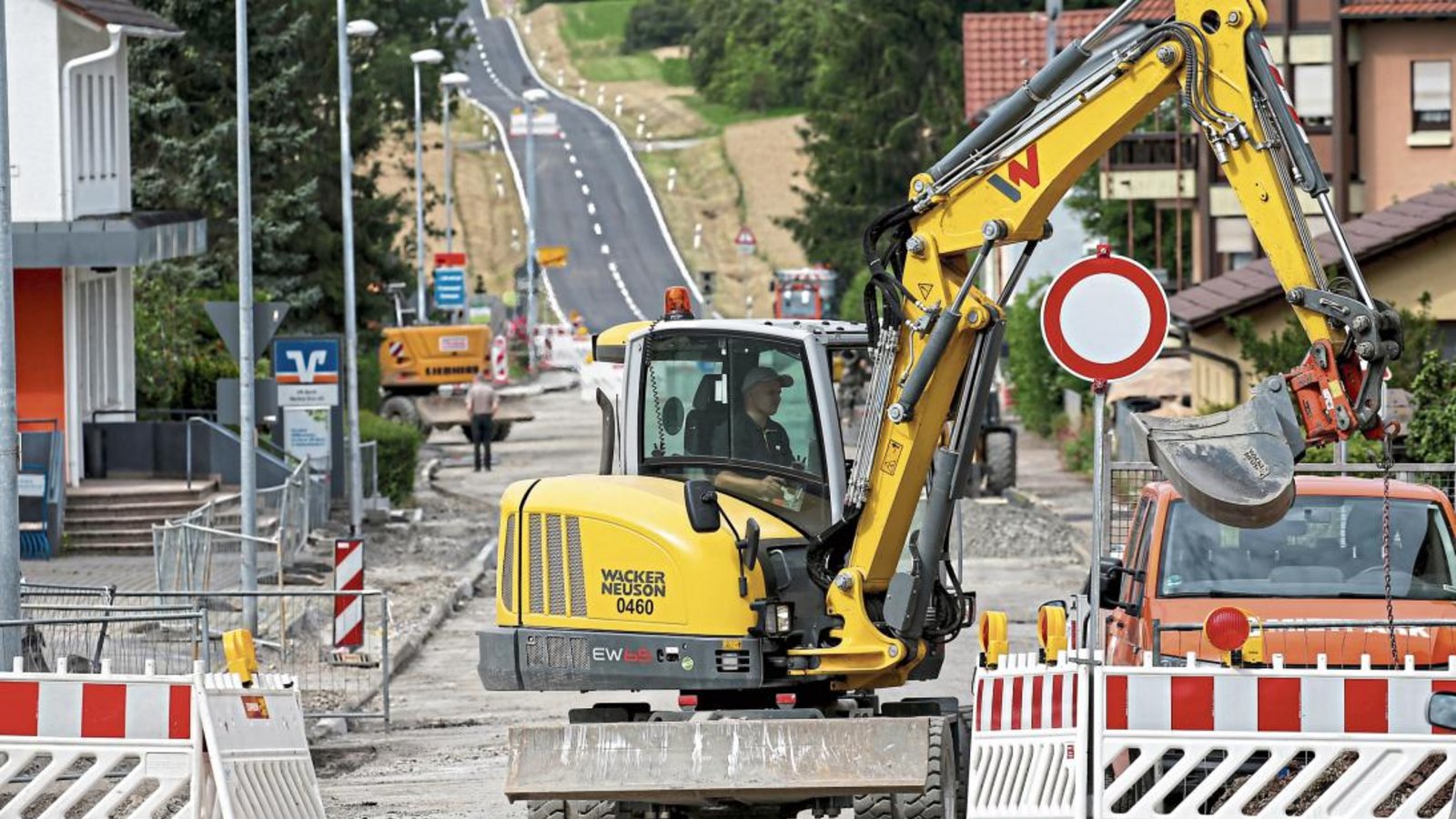 In der Horrheimer Straße läuft derzeit der finale dritte Bauabschnitt. Foto: Kalb In der Horrheimer Straße läuft derzeit der finale dritte Bauabschnitt. Foto: Kalb