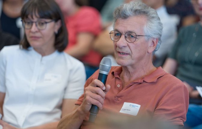 Martin Ulbricht ist Hausarzt in Zell unter Aichelberg (Landkreis Göppingen, Baden-Württemberg) und teilt sich die Hausbesuche mit seinen geschulten Praxismitarbeiterinnen.<span class='image-autor'>Bosch Health Campus / Bjoern Haenssler</span>