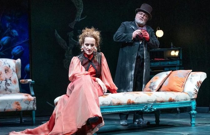 Lisa Wildmann, Andreas Klaue (v. li.) in „Gaslicht" im Alten Schauspielhaus in Stuttgart<span class='image-autor'>Tobias Metz</span>