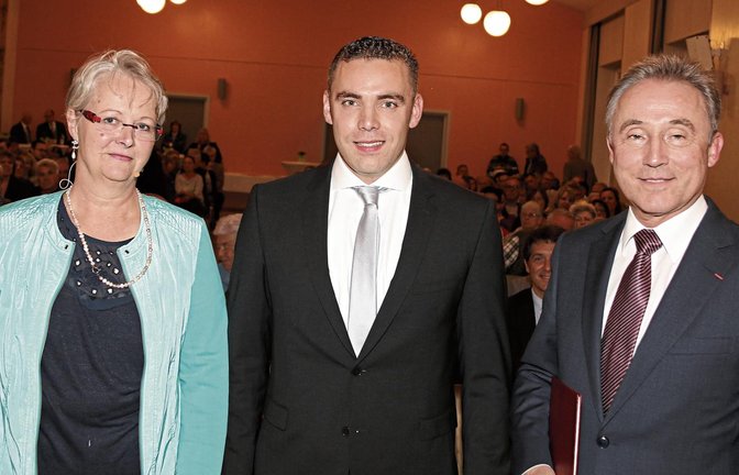 Feierliche Amtseinsetzung für den neuen Oberriexinger Bürgermeister: von links die stellvertretende Bürgermeisterin Beate Fetzer, Frank Wittendorfer und Landrat Rainer Haas. Foto: Bögel