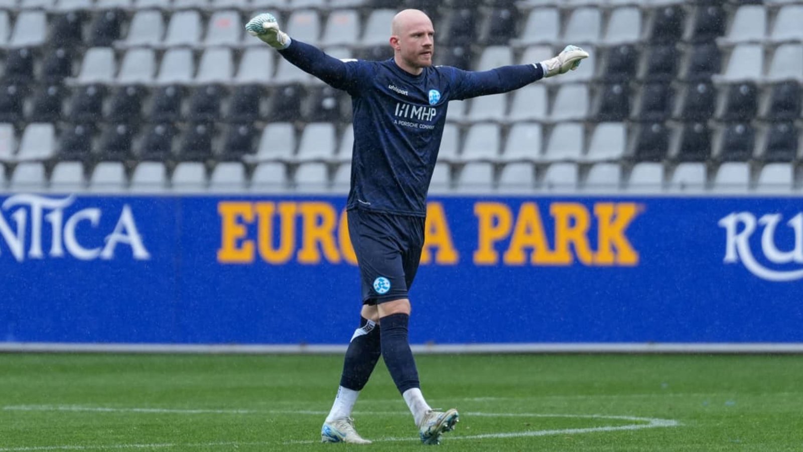 Kickers-Keeper Felix Dornebusch hielt in der Nachspielzeit einen Handelfmeter.IMAGO/STEINSIEK.CH (Archiv) Kickers-Keeper Felix Dornebusch hielt in der Nachspielzeit einen Handelfmeter.IMAGO/STEINSIEK.CH (Archiv)