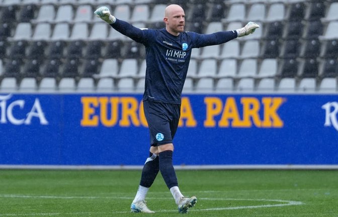 Kickers-Keeper Felix Dornebusch hielt in der Nachspielzeit einen Handelfmeter.<span class='image-autor'>IMAGO/STEINSIEK.CH (Archiv)</span>