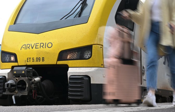 Ein Zug der Bahngesellschaft Arverio steht im Hauptbahnhof in Stuttgart (Archivbild).<span class='image-autor'>Foto: Bernd Weißbrod/dpa</span>