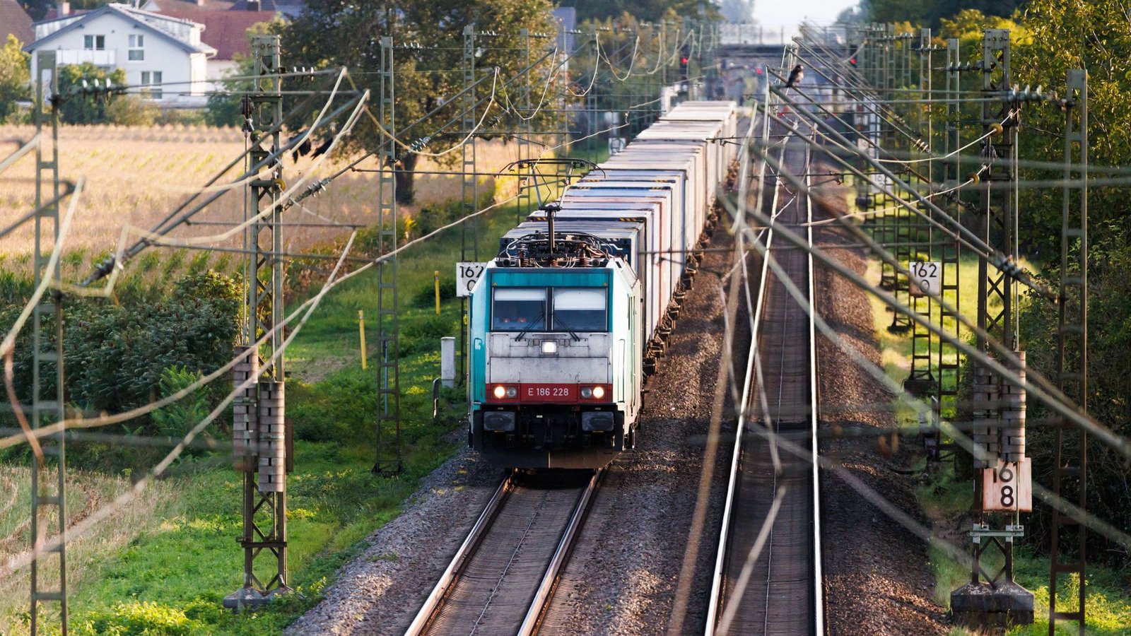 Die Strecke der Rheintalbahn ist drei Wochen lang gesperrt gewesen.Foto: dpa/Philipp von Ditfurth Die Strecke der Rheintalbahn ist drei Wochen lang gesperrt gewesen.Foto: dpa/Philipp von Ditfurth