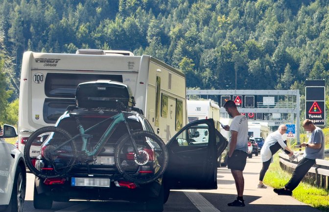 Stau schon am Grenztunnel Füssen (Archiv) – an zwei Tagen soll es hier kein Durchkommen geben.<span class='image-autor'>Foto: IMAGO/Action Pictures</span>